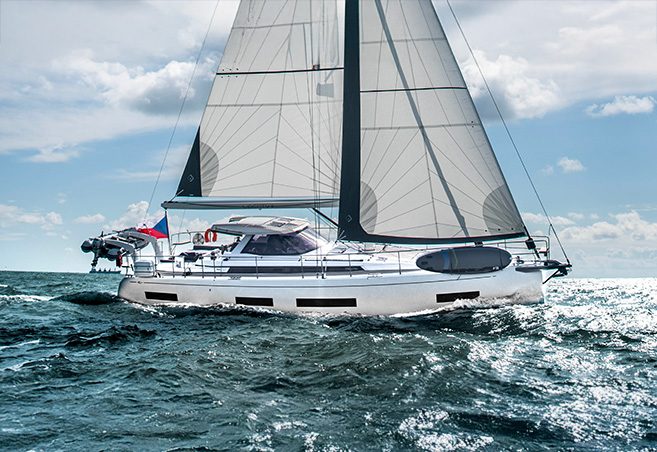 Sous voile - Sailing